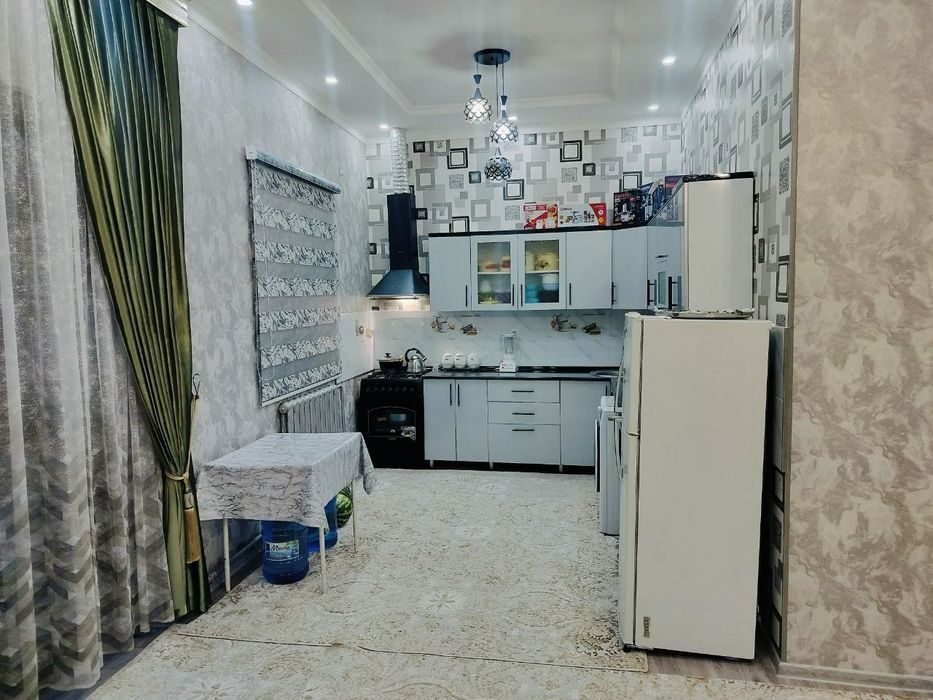5-xonali uy, 300 m², Qarshi, sotuvga