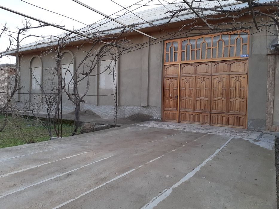 9-xonali uy, 800 m², Qarshi, sotuvga