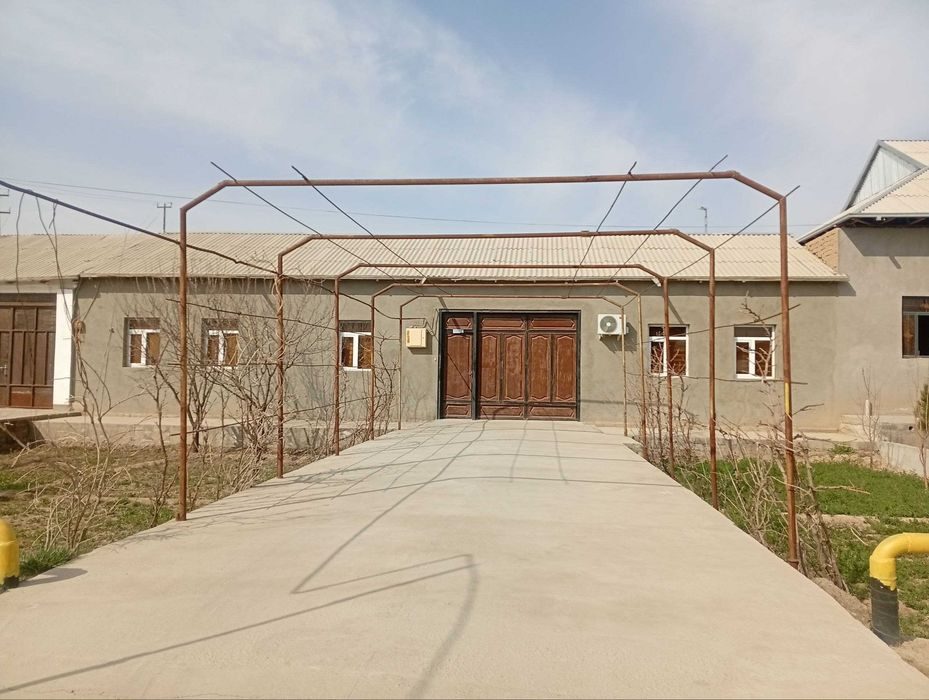 8-xonali uy, 1000 m², Qarshi, sotuvga