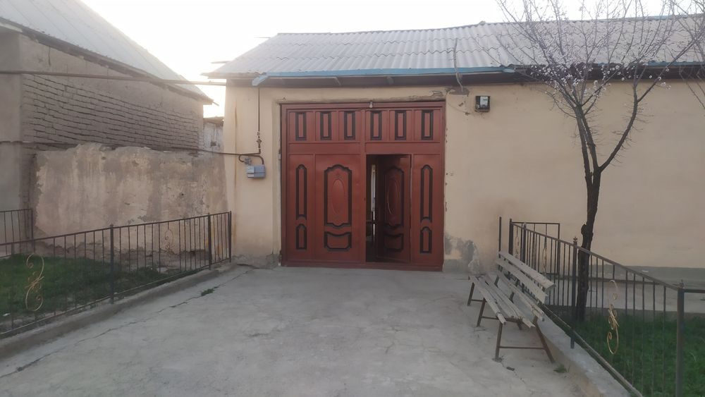 Xovli sotiladi sirochna Qarshi tuman uzumzor maxallasi