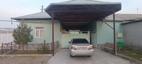 Uy hovli sotiladi