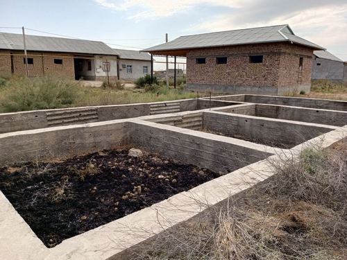 Yer uchastka sotiladi manzil keramiskida 4sotx  4000$diyapman kelishil