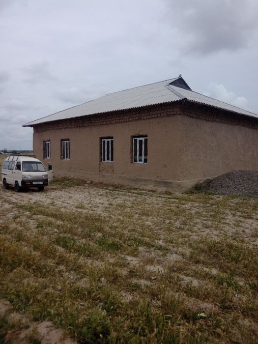 4-комнатный дом, 8 м², Джизак, на продажу