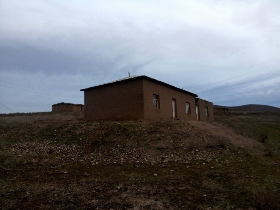 5-комнатная дача, 10000 м², Джизак, на продажу