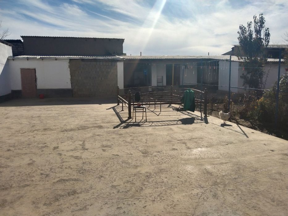9-комнатный коттедж, 600 м², Джизак, на продажу