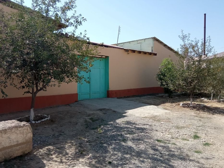 5-комнатный дом, 1 м², Джизак, на продажу