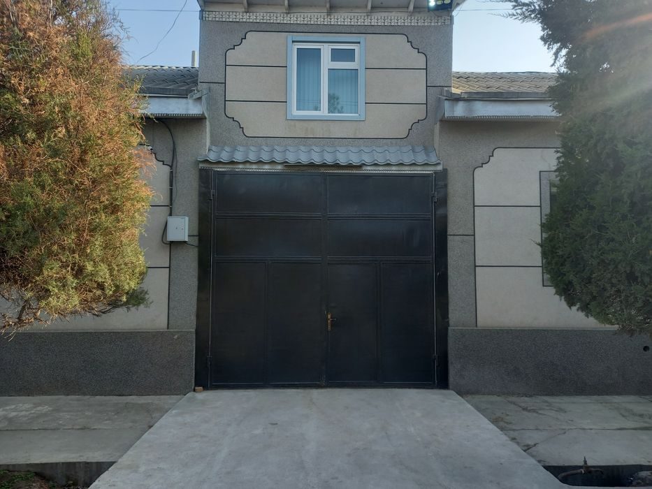 12-комнатный дом, 400 м², Джизак, на продажу