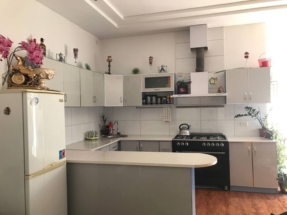 6-комнатный дом, 600 м², Джизак, на продажу