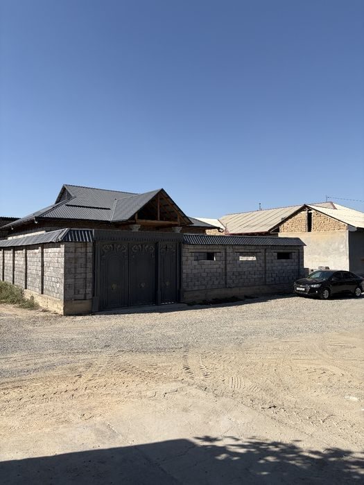 5-комнатный коттедж, 300 м², Джизак, на продажу