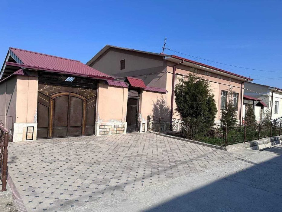 4-комнатный коттедж, 600 м², Джизак, на продажу
