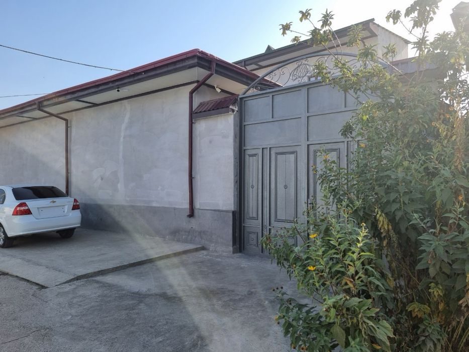 12-комнатный дом, 4 м², Джизак, на продажу