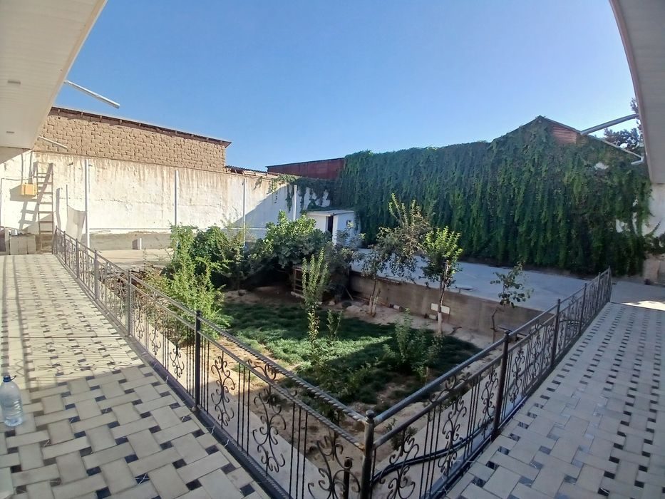 4-комнатный дом, 200 м², Джизак, на продажу