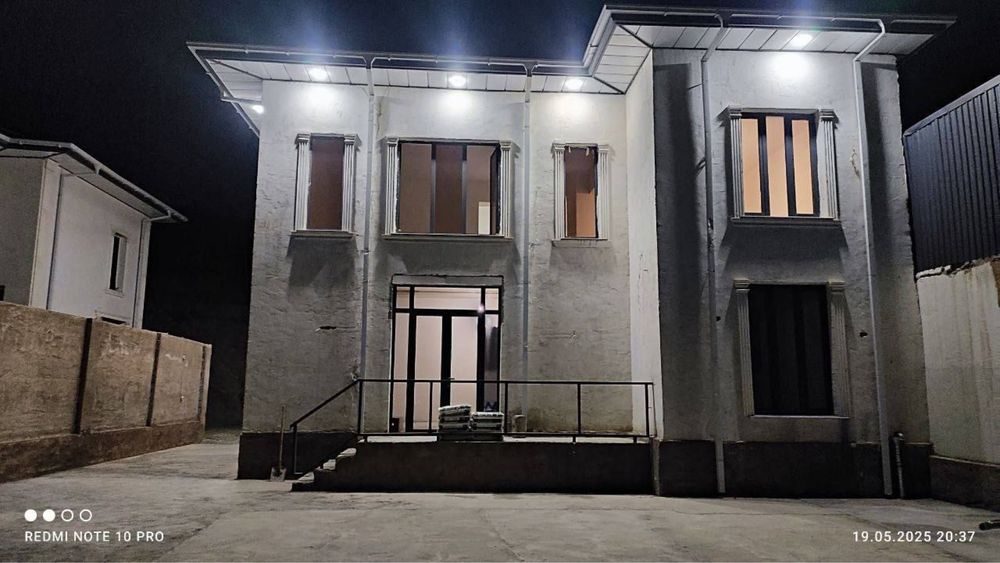 9-комнатный дом, 240 м², Джизак, на продажу