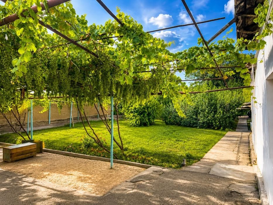 8-комнатная дача, 1200 м², Джизак, на продажу