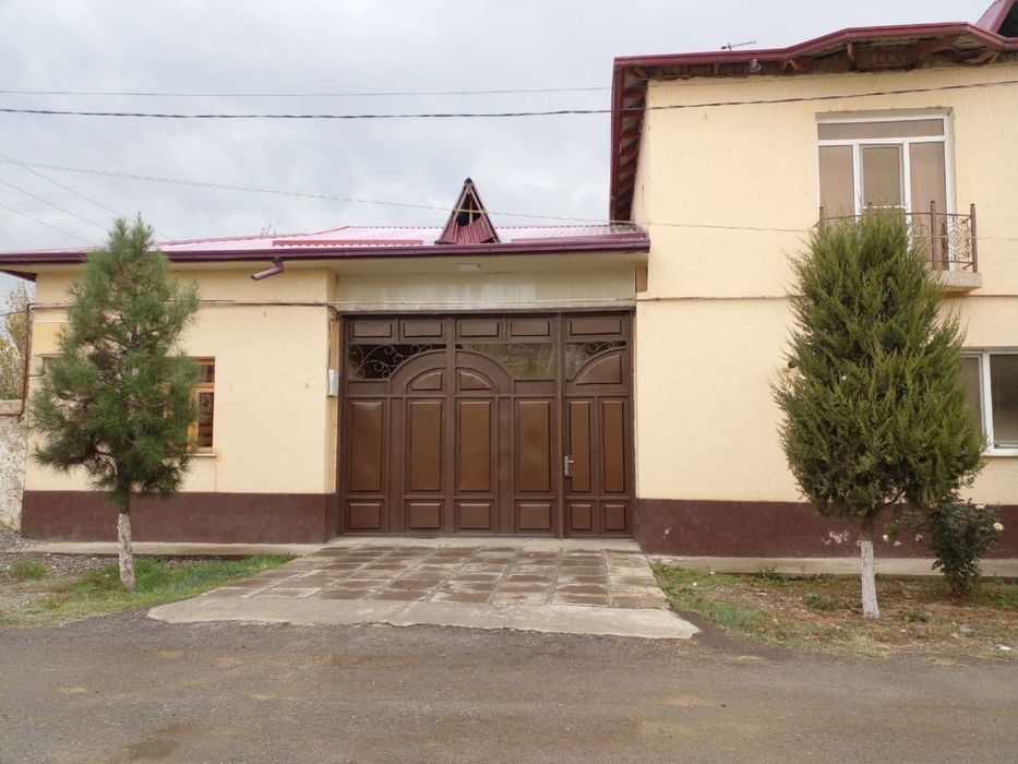 8-комнатный коттедж, 302 м², Джизак, на продажу