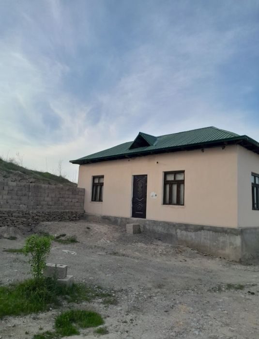 2-комнатный коттедж, 3 м², Джизак, на продажу