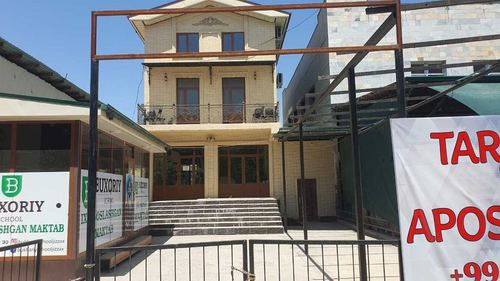 Shahar markazida biznes uchun Eski Asaka bank