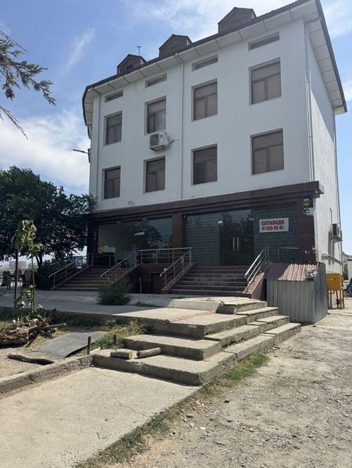 Do’kon sotiladi Jizzax markaziy bozori ro’parasida