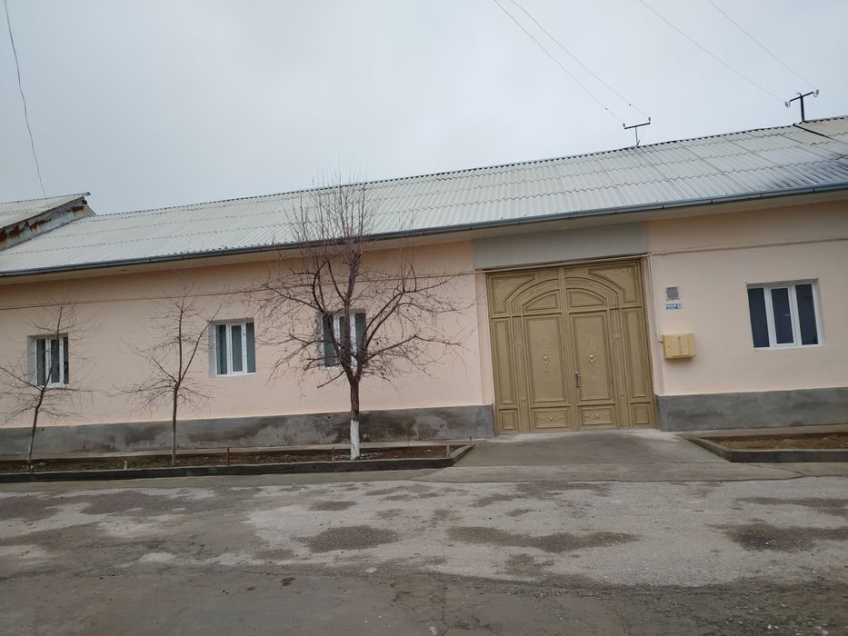 6-room dacha, 6 m², Jizzakh, for sale
