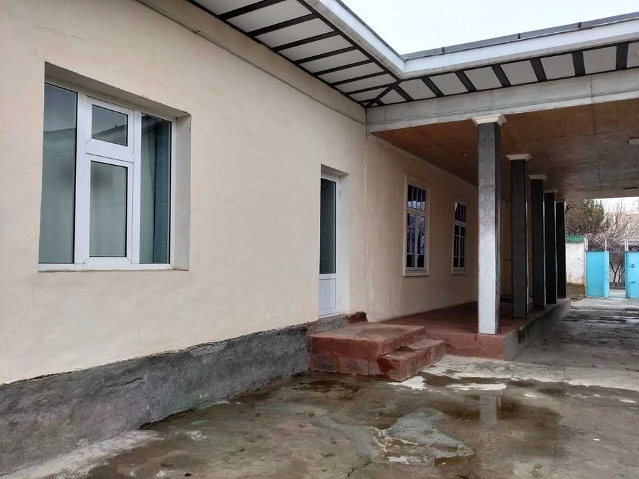 7-комнатный дом, 7.3 м², Джизак, на продажу