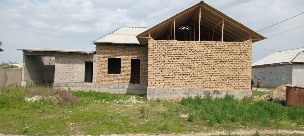 4-комнатная дача, 600 м², Дустлик, на продажу
