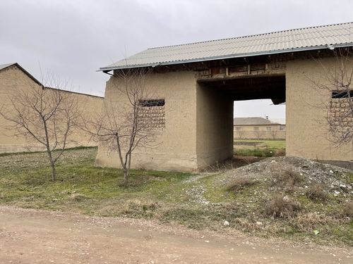 Uchastka sotiladi