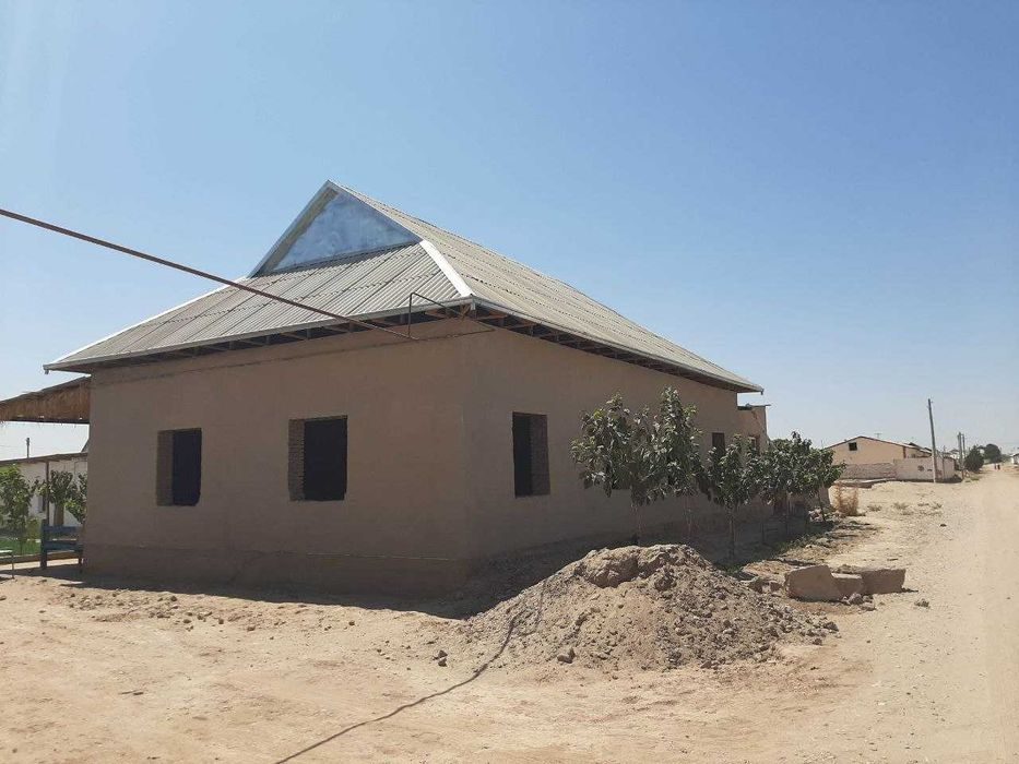 10-xonali dacha, 1370 m², Termiz, sotuvga