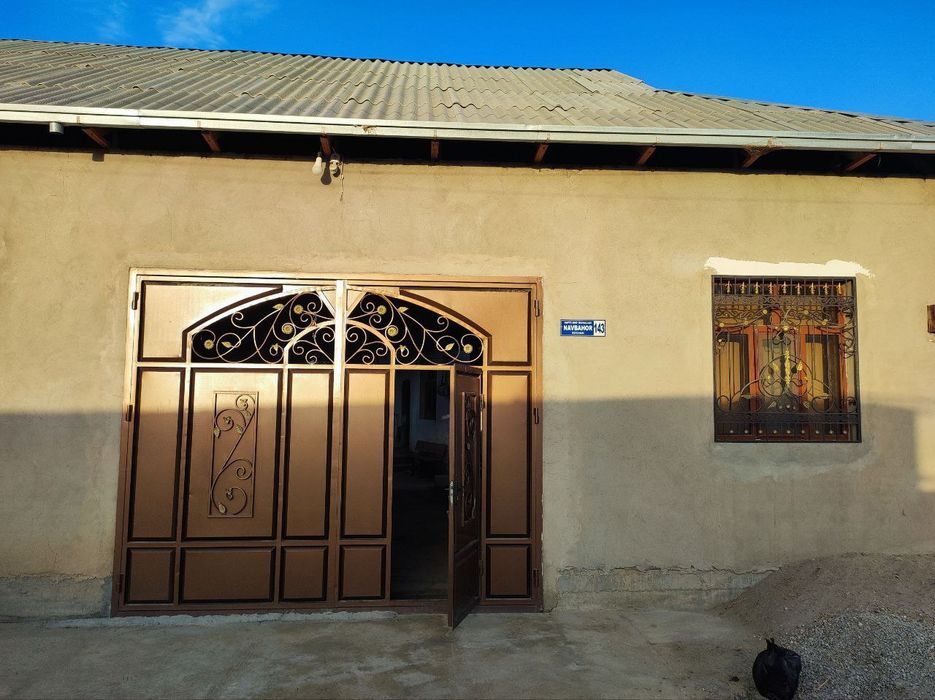 9-room house, 610 m², Termez, for sale
