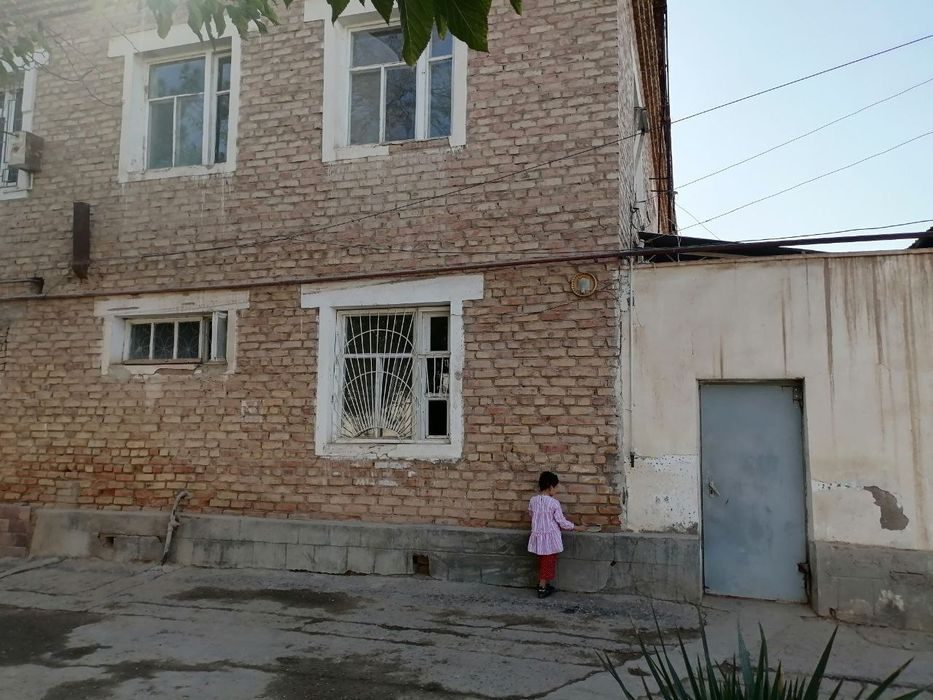 8-room cottage, 1 m², Termez, for sale