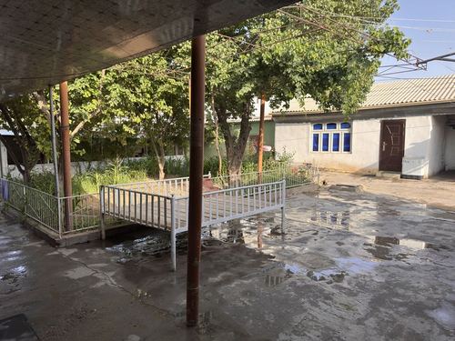 Hovli uchastka sotiladi