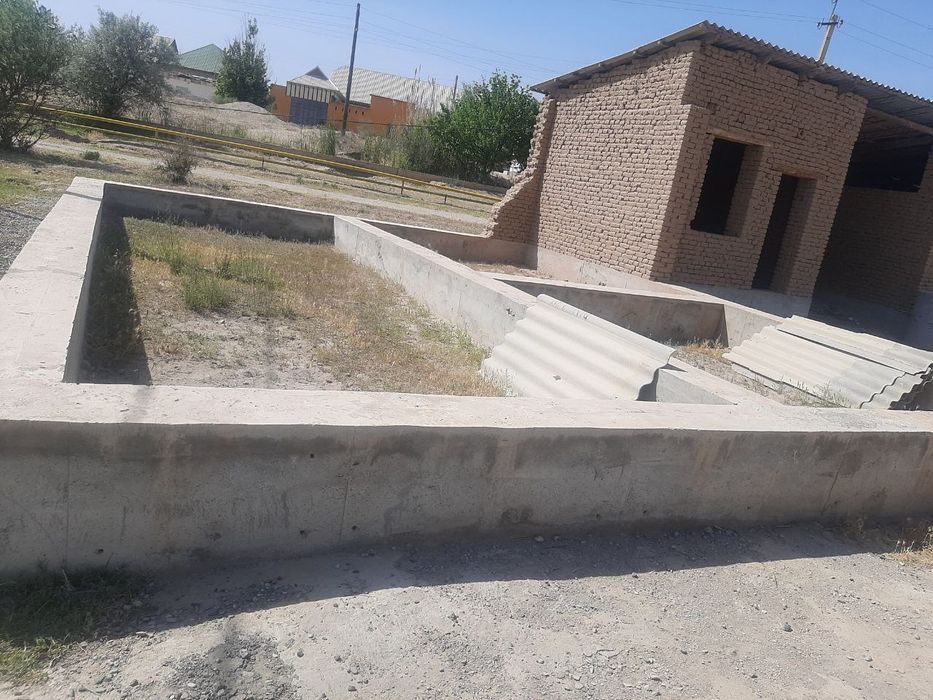 5-xonali dacha, 240 m², Termiz, sotuvga
