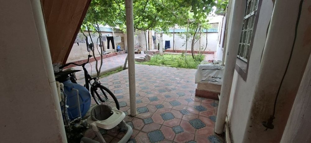 9-xonali uy, 2000 m², Termiz, sotuvga