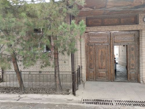 8-xonali uy qismi, 600 m²