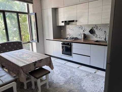 4-xonali kvartira, 90 m²