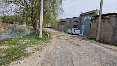 Фозиловда жой сотилади 50 сотик нотурар. Тп 630. Газ. Сув бор.