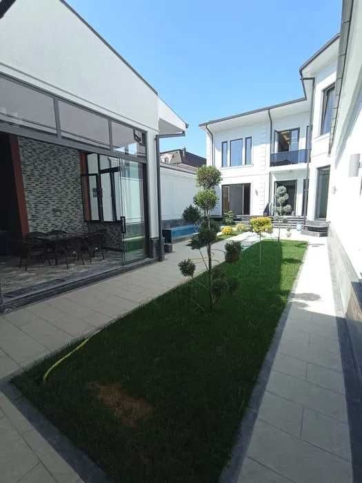 12-xonali uy, 390 m², Toshkent, Mirzo Ulug‘bek tumani, sotuvga