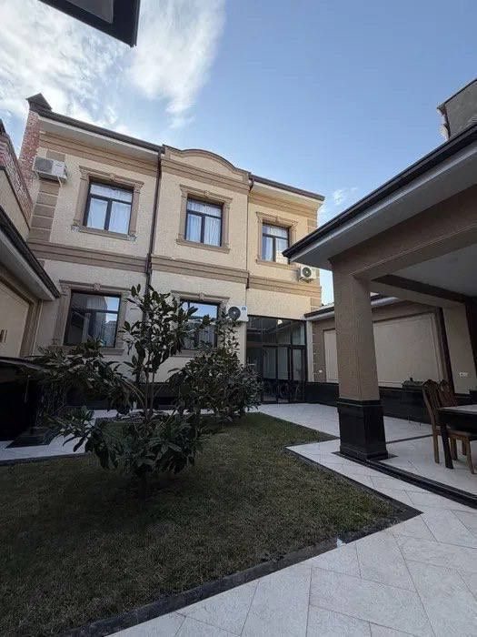 5-xonali uy, 350 m², Toshkent, Mirzo Ulug‘bek tumani, sotuvga