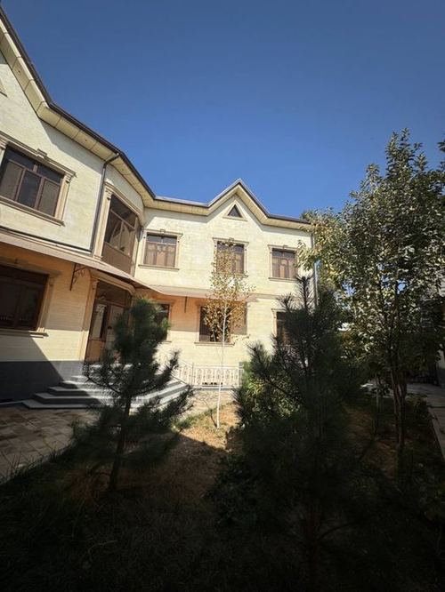 11-xonali uy, 700 m²