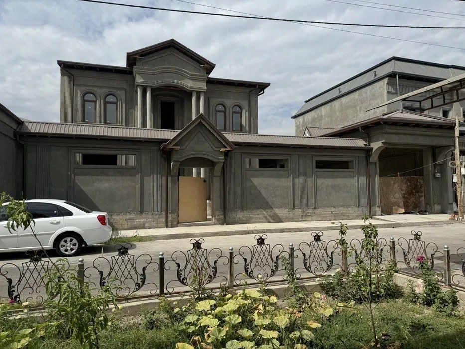 8-xonali uy, 400 m², Toshkent, Mirzo Ulug‘bek tumani, sotuvga