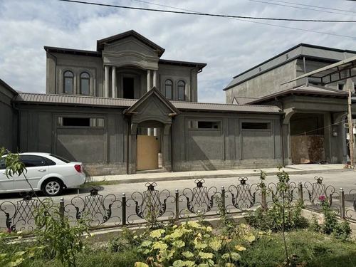 8-xonali uy, 400 m²