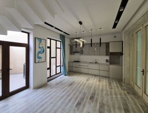 5-xonali uy, 250 m²
