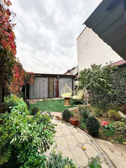 3-room house, 300 m²