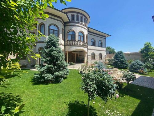 10-room house, 1300 m²