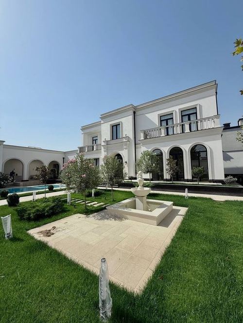 7-xonali uy, 697 m²