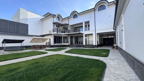 8-xonali uy, 700 m²