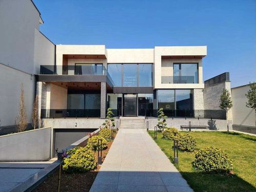 7-xonali uy, 800 m²