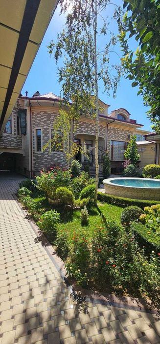 8-xonali uy, 800 m²