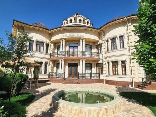 7-xonali uy, 1000 m²