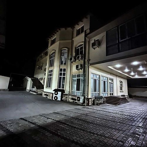 15-xonali uy, 1400 m²
