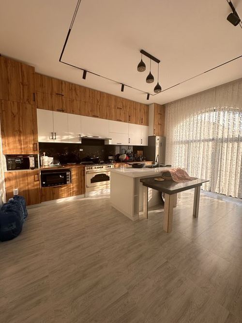5-xonali uy, 220 m²